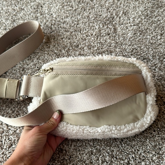 Lululemon Everywhere Belt Bag 1L *Fleece - Picture 5 of 8